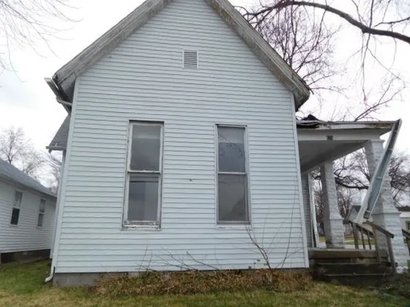 620 S 3rd St, Boonville, IN 47601