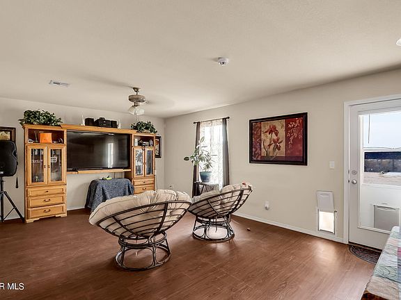 2nd image of 609 Nuevo Desierto Dr