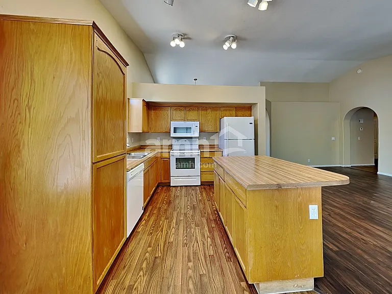 2312 E Lockwood St — Photo 3