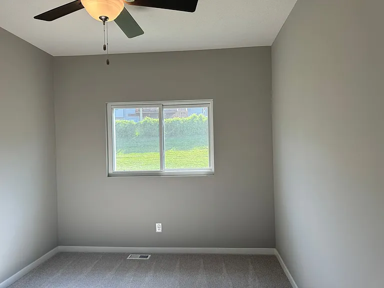 302 N Allen St — Photo 20