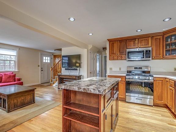 5th image of 54 Highland St