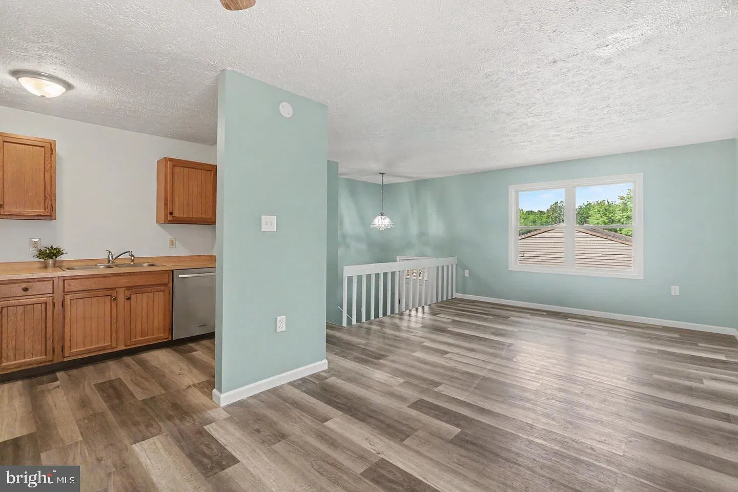 3 bed, 2.0 bath, 1768 sqft, $2,100 — Photo 4