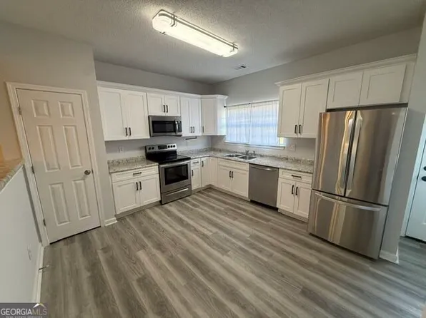 130 Hawkeye Ln, Conyers, GA 30012