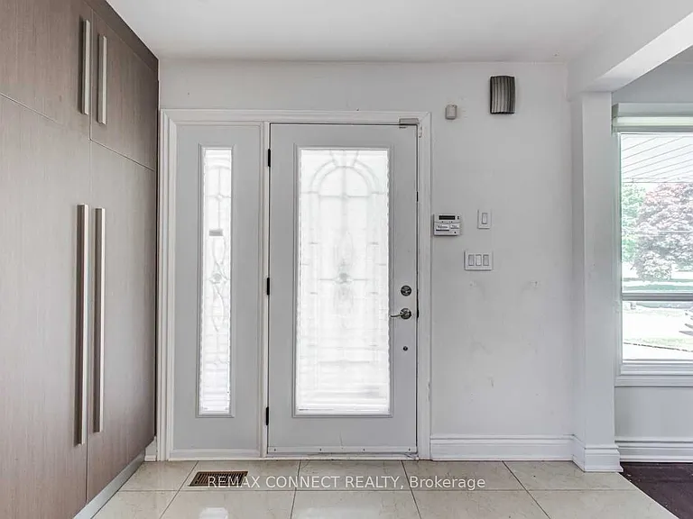 107 Sweeney Dr — Photo 3