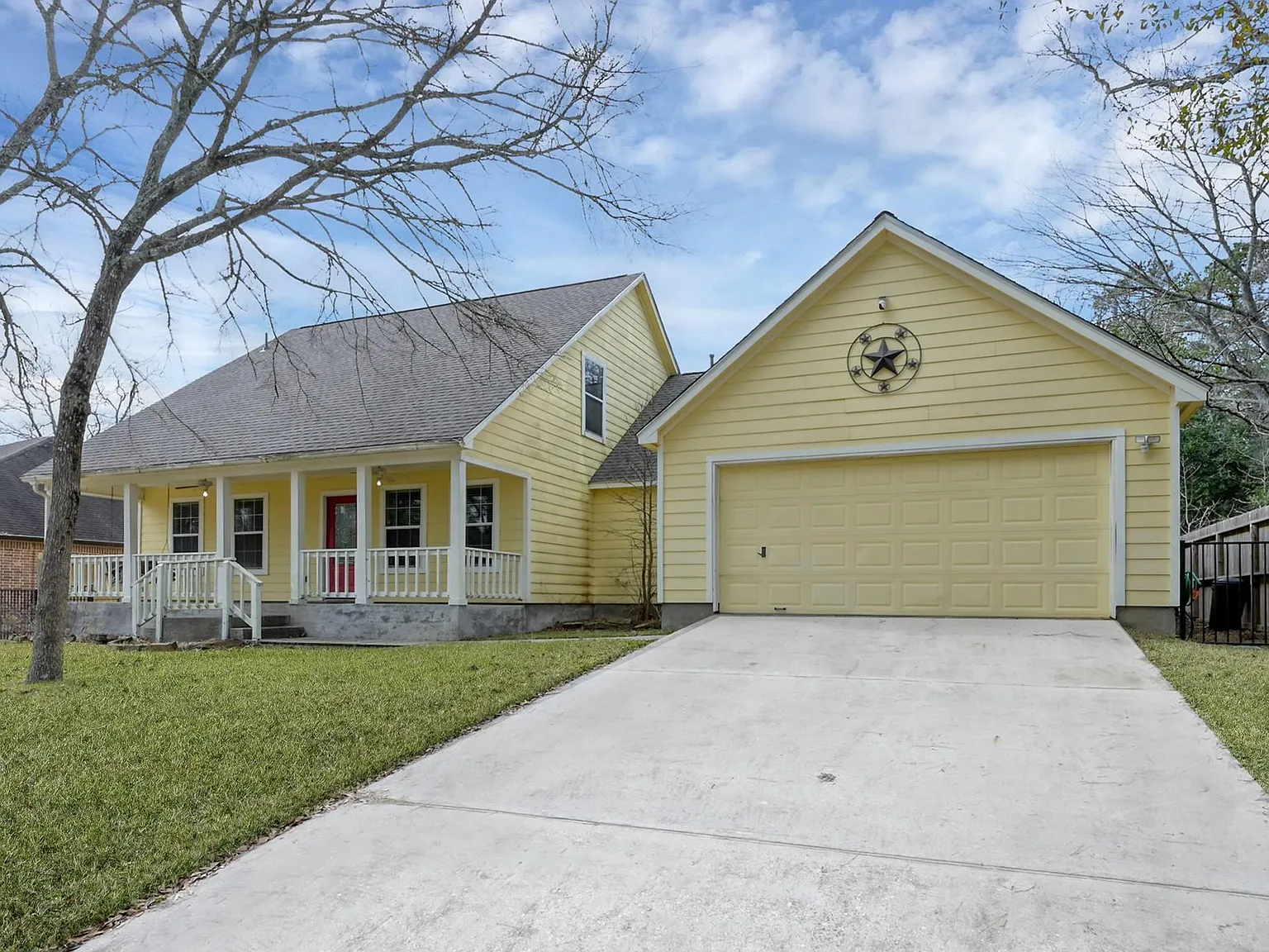 4 bed, 3.5 bath, 2735 sqft, $2,150 — Photo 2