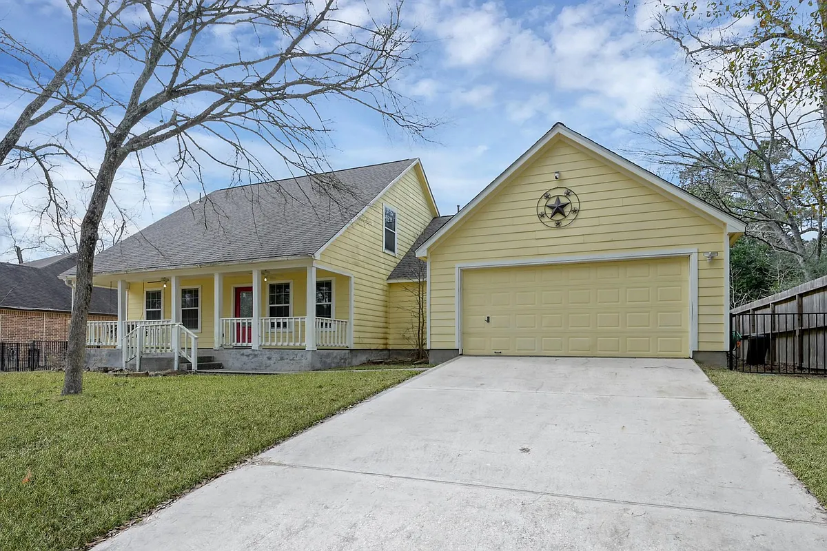 Building Photo - 12102 Mustang Ave