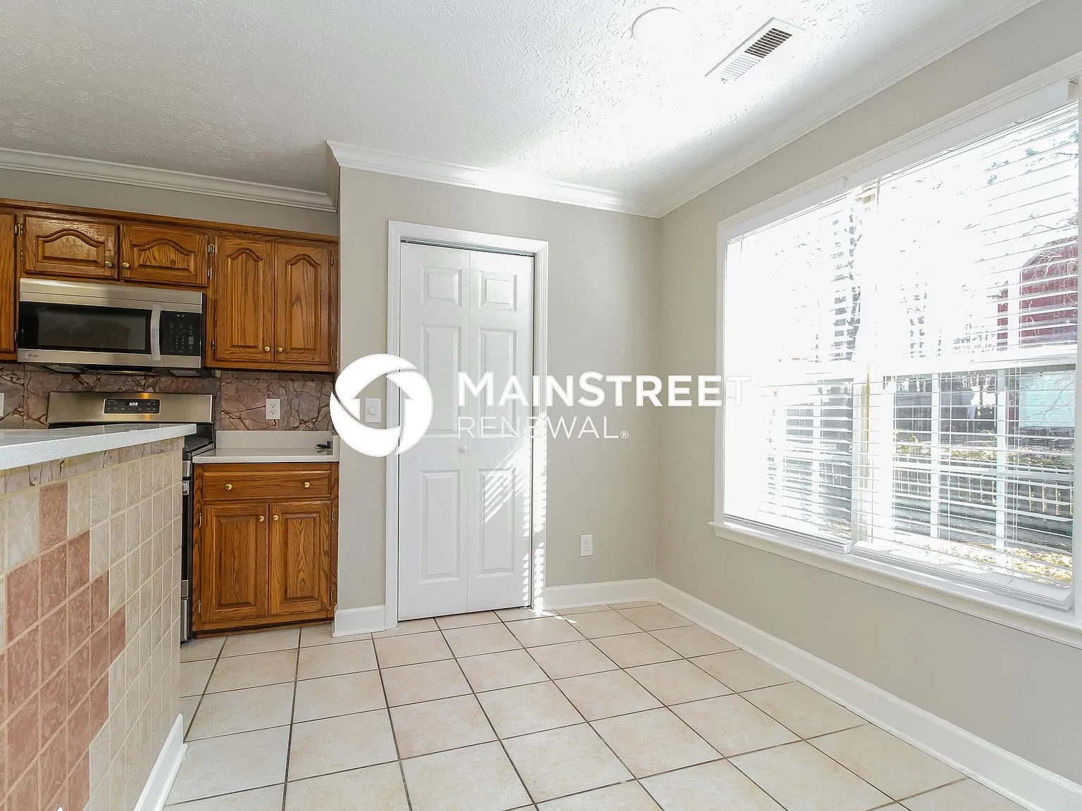 303 Shadowood Dr — Photo 4