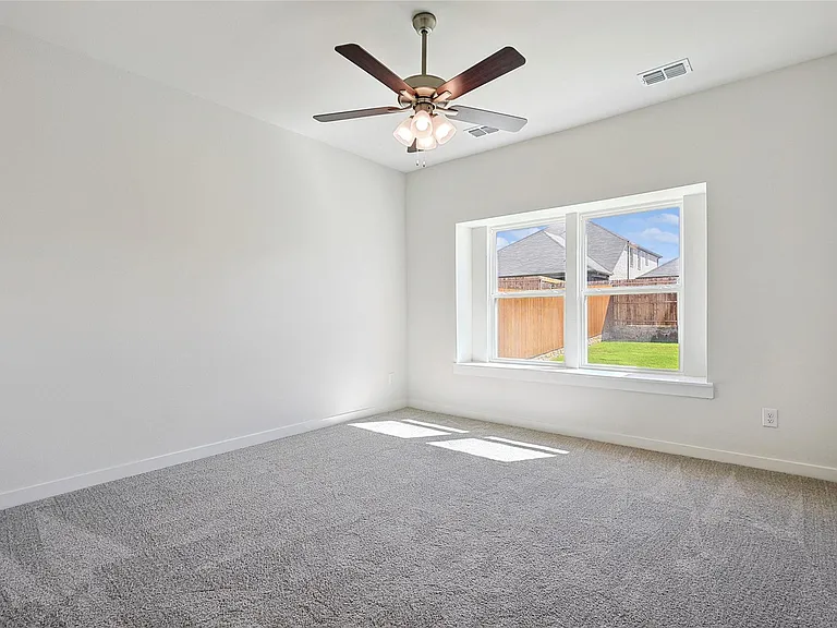 623 Russell Dr — Photo 11