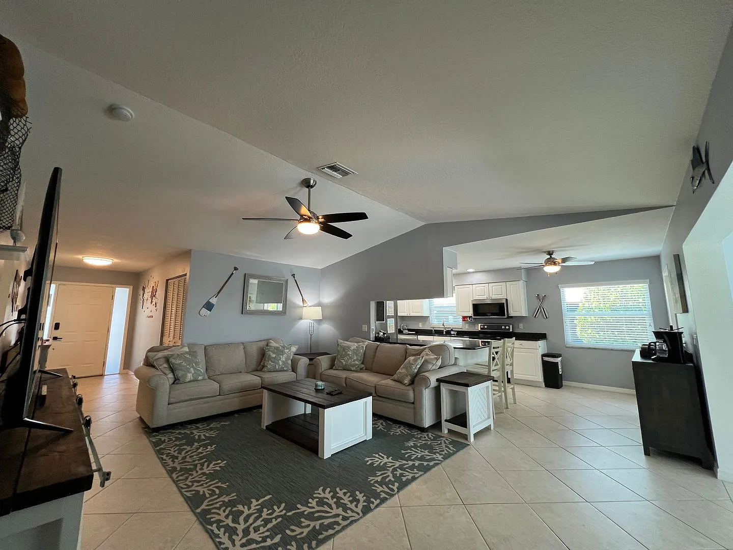 Furnished Short Term Rental - 3 Bed / 2 Bath - Single Family Pool Home - $5,000/Month ** Heated S... — Photo 4