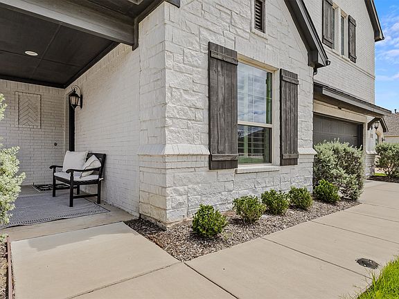 5th image of 1632 Madrid Way