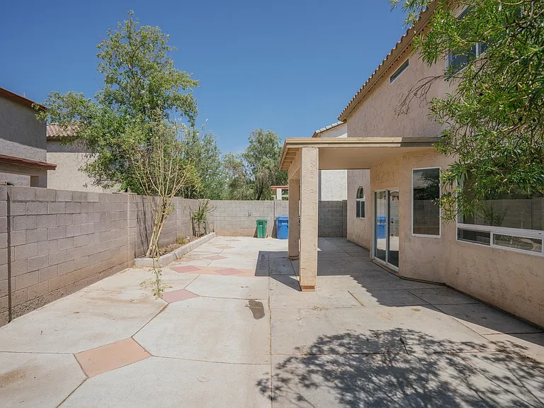 9016 W Preston Ln — Photo 17
