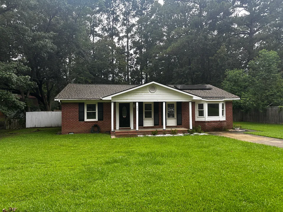 403 Forest Cir