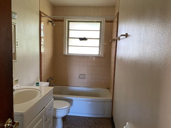 5th image of 127 Barber Dr