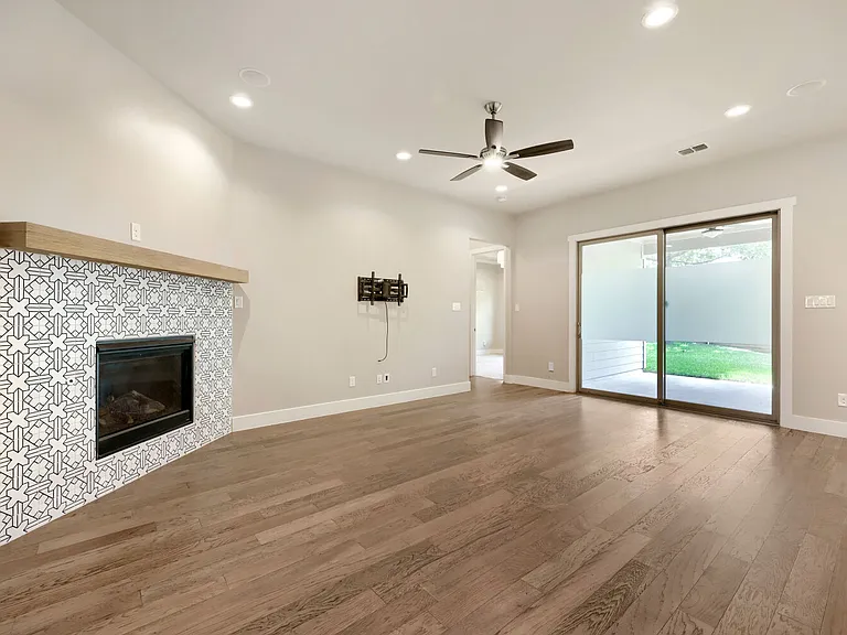 1806 Tucker St — Photo 8