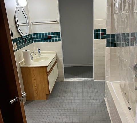 3rd image of 681 W Canfield St Unit 1