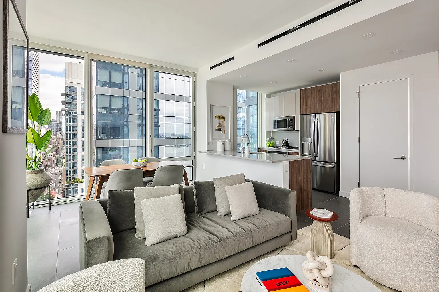 606 West 30th Street — Photo 2