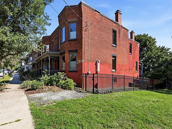 4th image of 42 Clinton Ave
