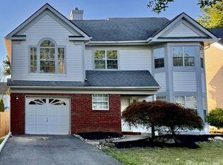 51 Carlisle Ct, Old Bridge, NJ 08857