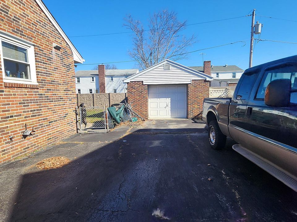 2nd image of 536 Sylvania Ave
