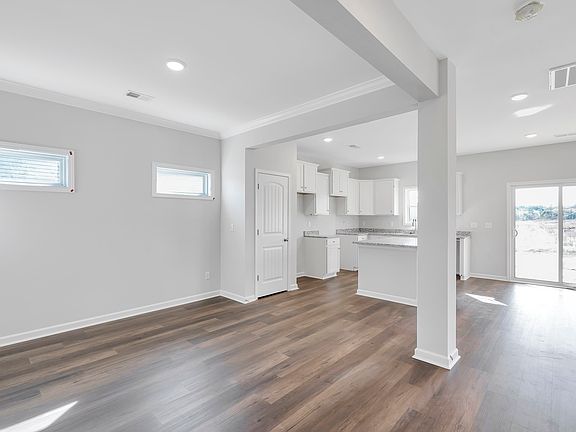 5th image of 1026 Leoni Dr