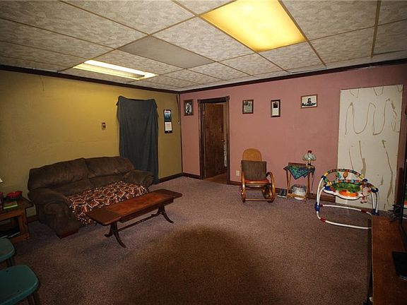 3rd image of 410 Plum St