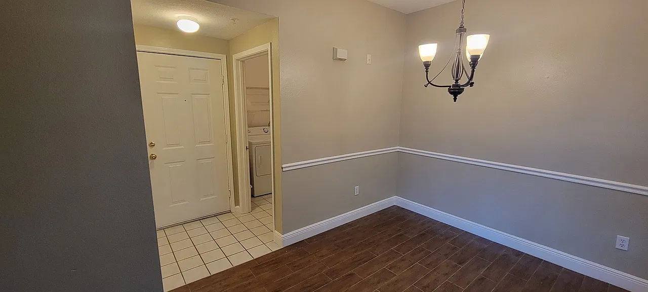 2 bed, 1041 sqft, $1,850 — Photo 2
