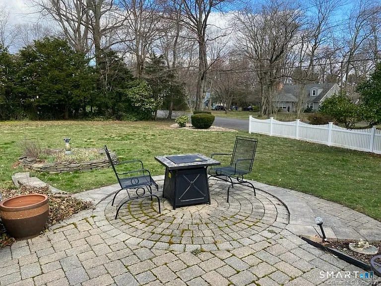 94 Fennbrook Dr — Photo 18