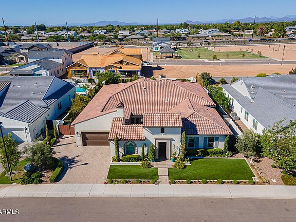 3rd image of 2742 E WYATT Way