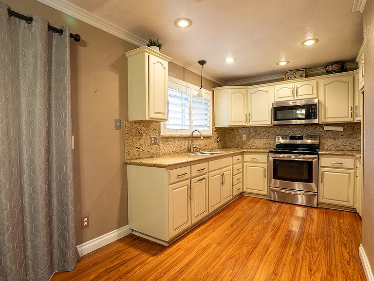 1714 Elena Dr — Photo 12