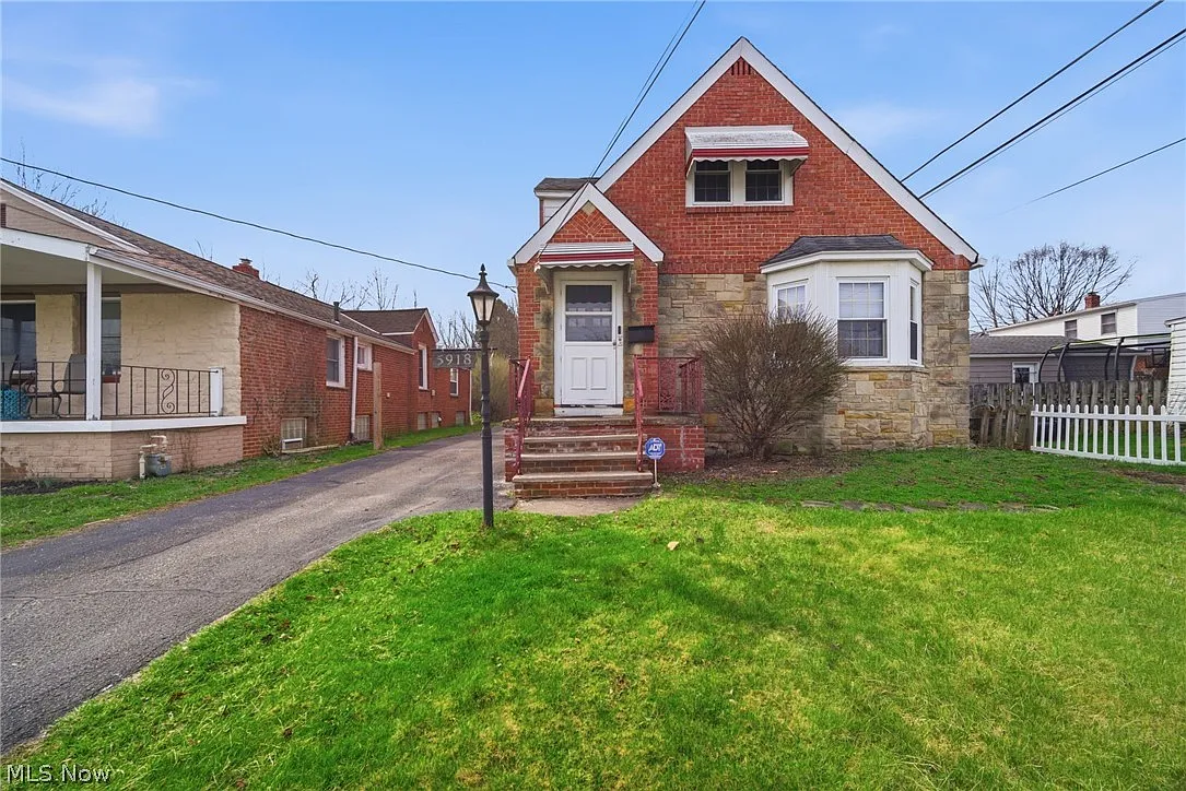 5918 Maplewood Rd photo 1