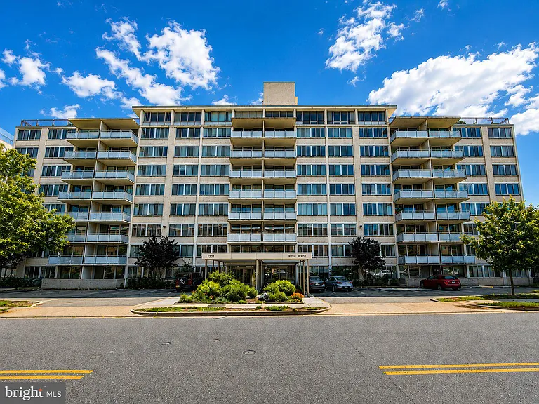 1301 S Arlington Ridge Rd #508 — Photo 1