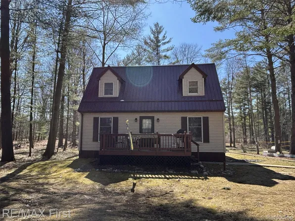 2063 Victoria Ct, Lupton, MI 48635