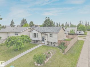 3904 35th Ave NW, Edmonton, AB T6L4L1
