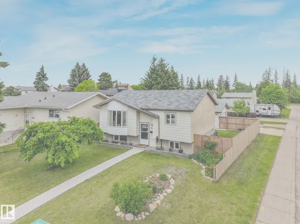 3904 35th Ave NW, Edmonton, AB T6L 4L1