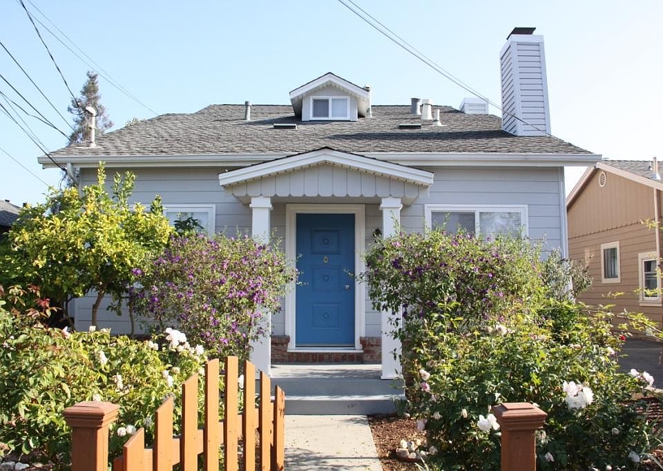 Entrance to house unit