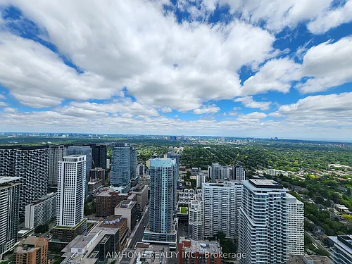 2221 Yonge St #5202 Photo 1
