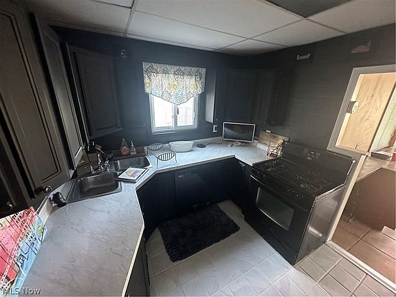 4th image of 3514 Poe Ave