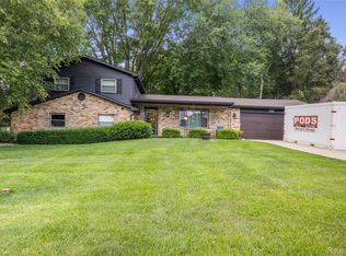 6180 Meyer Ave, Brighton, MI 48116