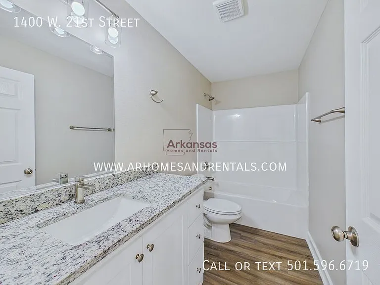 1400 W 21st St — Photo 6