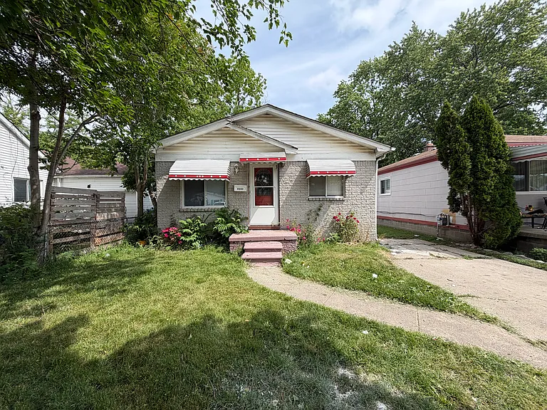 8307 Essex Ave — Photo 1