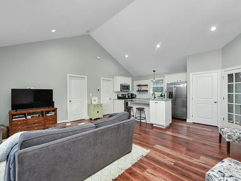 6309 Bridge Ave — Photo 9
