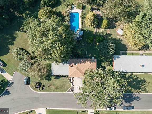 4th image of 10 Delaware Dr