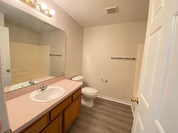 2nd image of 514 Paulling Dr #1