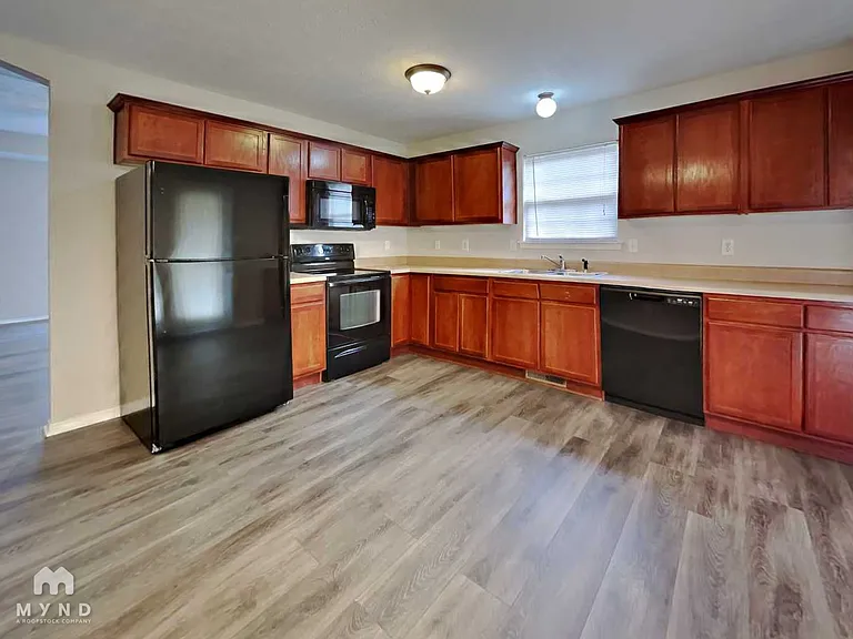 1119 S Brown Ave — Photo 8