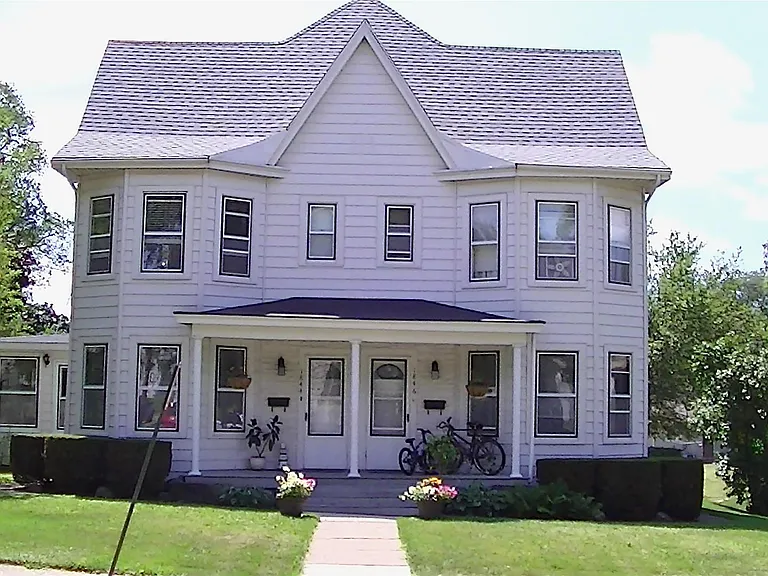 1846 Bennett St — Photo 1