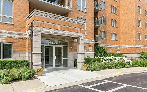 5th image of 6807 N Milwaukee Ave APT 605