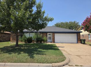 6408 Elmview Dr, Arlington, TX 76018
