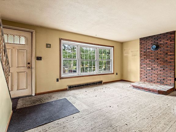 5th image of 906 Boston Rd