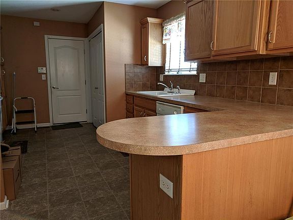 3rd image of 4535 Hedges Ave