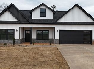 273 Ridge Rd, Wellford, SC 29385